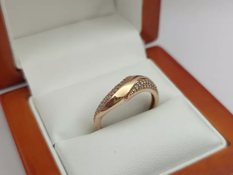 ZŁOTY PIERŚCIONEK - 585 14K R.14 1,95G