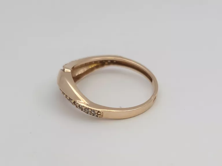 ZŁOTY PIERŚCIONEK - 585 14K R.14 1,95G