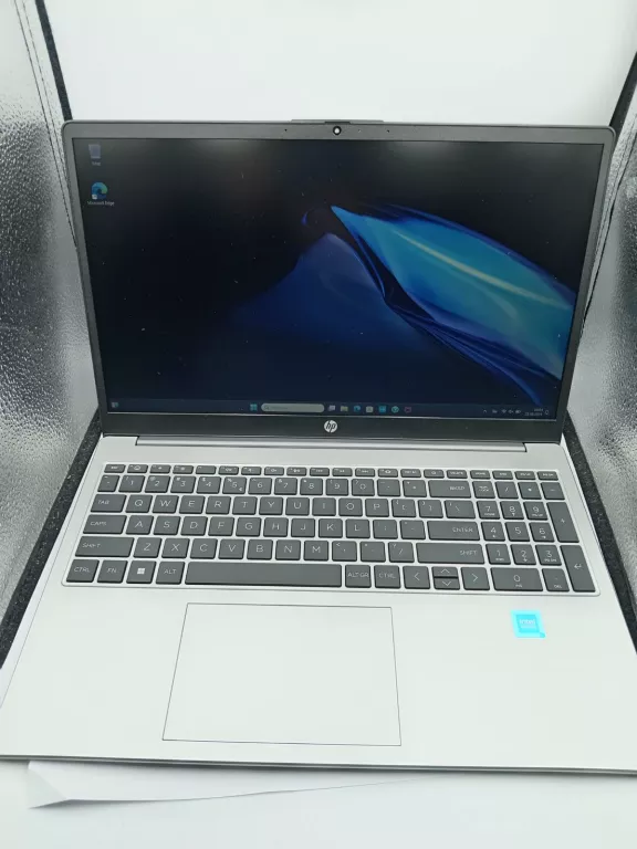 LAPTOP HP  250 G10 INTEL N100 8 GB RAM KOMPLET