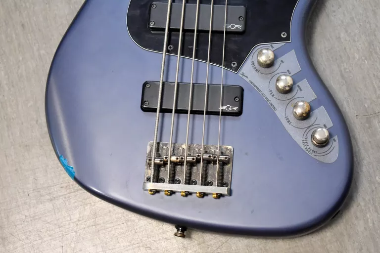 GITARA BASOWA SQUIER BY FENDER CONTEMPORARY ACTIVE JAZZ BASS FUTERAŁ