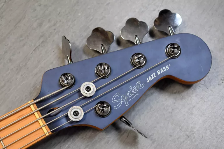 GITARA BASOWA SQUIER BY FENDER CONTEMPORARY ACTIVE JAZZ BASS FUTERAŁ
