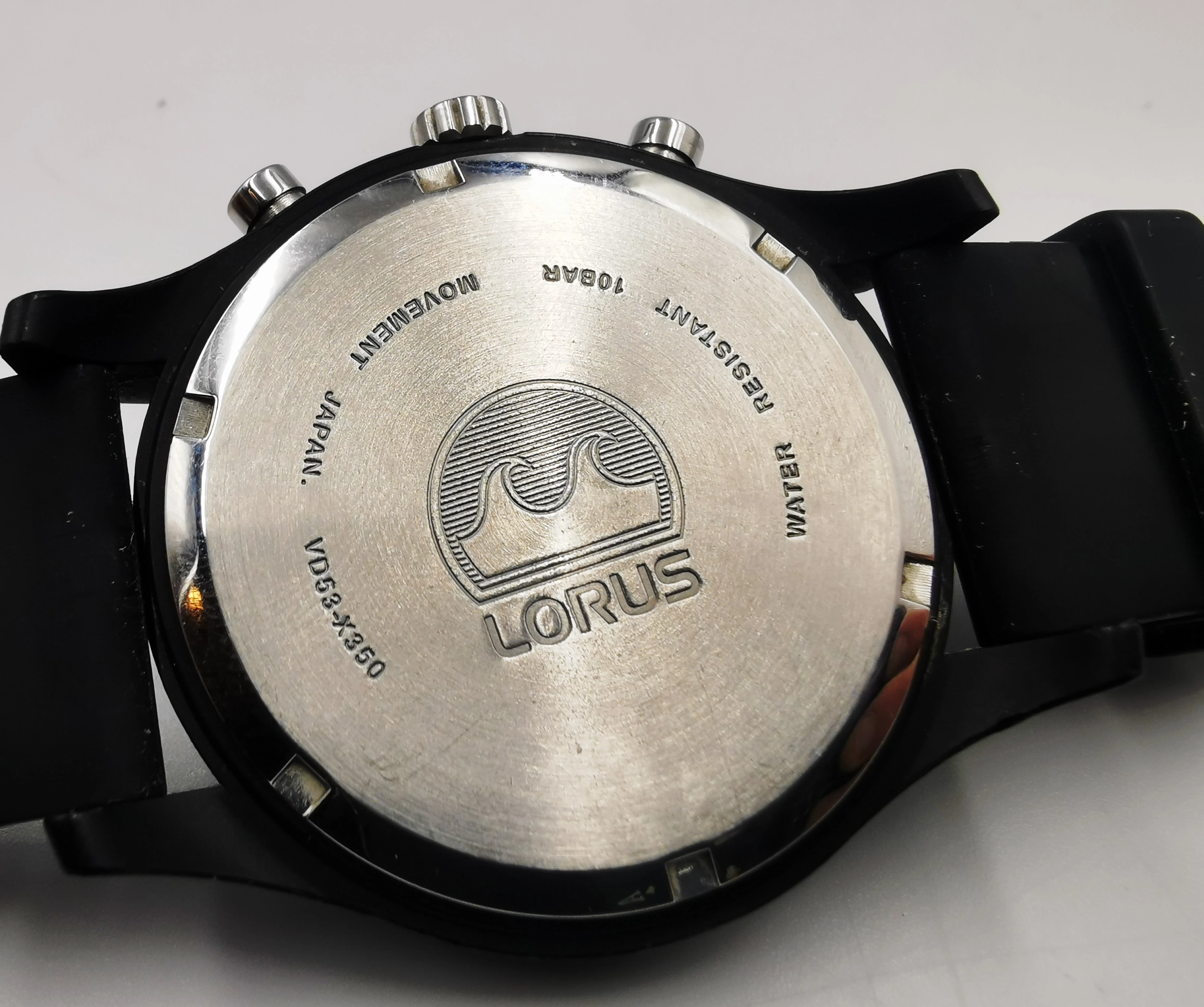 zegarek-lorus-vd53-x350-rysa-na-szkle-material-paska-129219-3