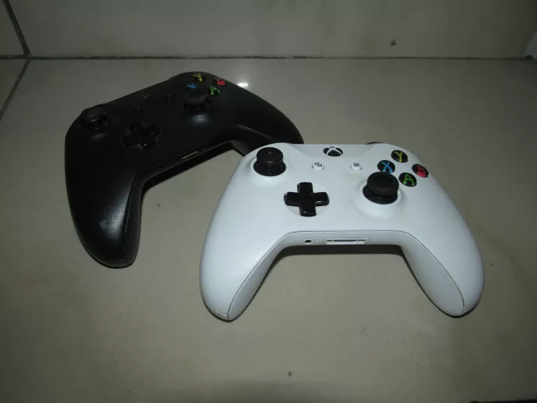 KONSOLA XBOX ONE S 500GB + 2 X PAD