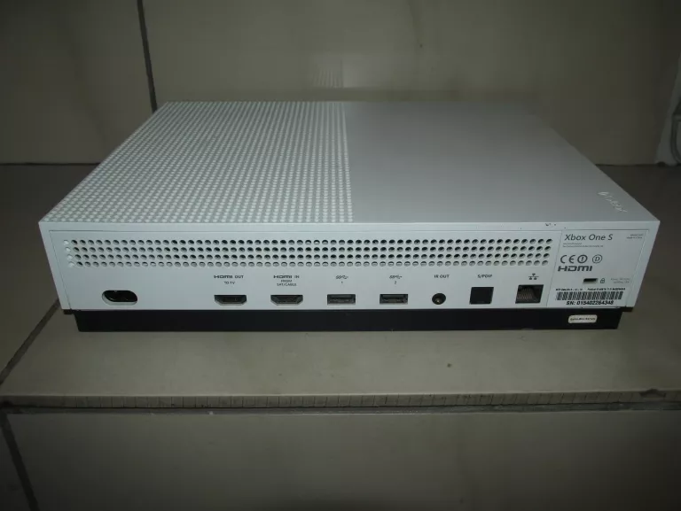 KONSOLA XBOX ONE S 500GB + 2 X PAD