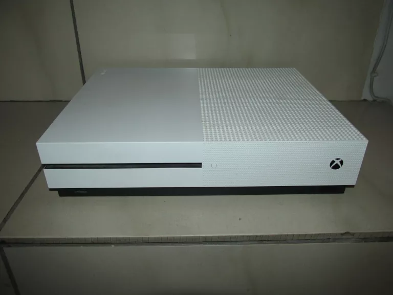 KONSOLA XBOX ONE S 500GB + 2 X PAD