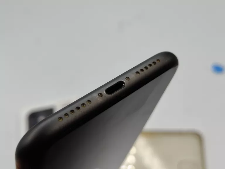 TELEFON IPHONE 11 64GB + PUD
