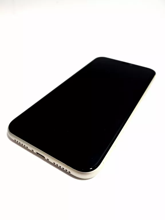 APPLE IPHONE 11 128GB BAT 74% ETUI ŁADUJĄCE