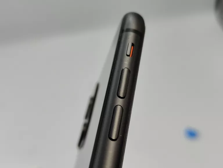 TELEFON IPHONE 11 64GB + PUD