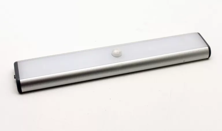 LAMPKI SAMOPRZYLEPNE PODSZAFKOWE LED 2 SZT ŁADOWANE USB