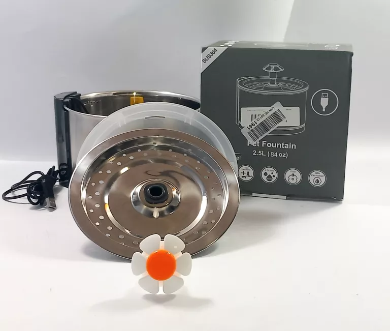 fontanna-poidelko-dla-kotapsa-podswietlana-stan-11323-2