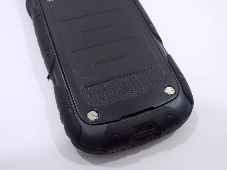 TELEFON MAXCOM STRONG MM920 DLA SENIORA ZESTAW