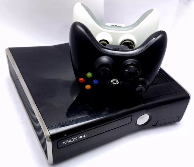 KONSOLA XBOX 360 / 2 PADY / KABLE