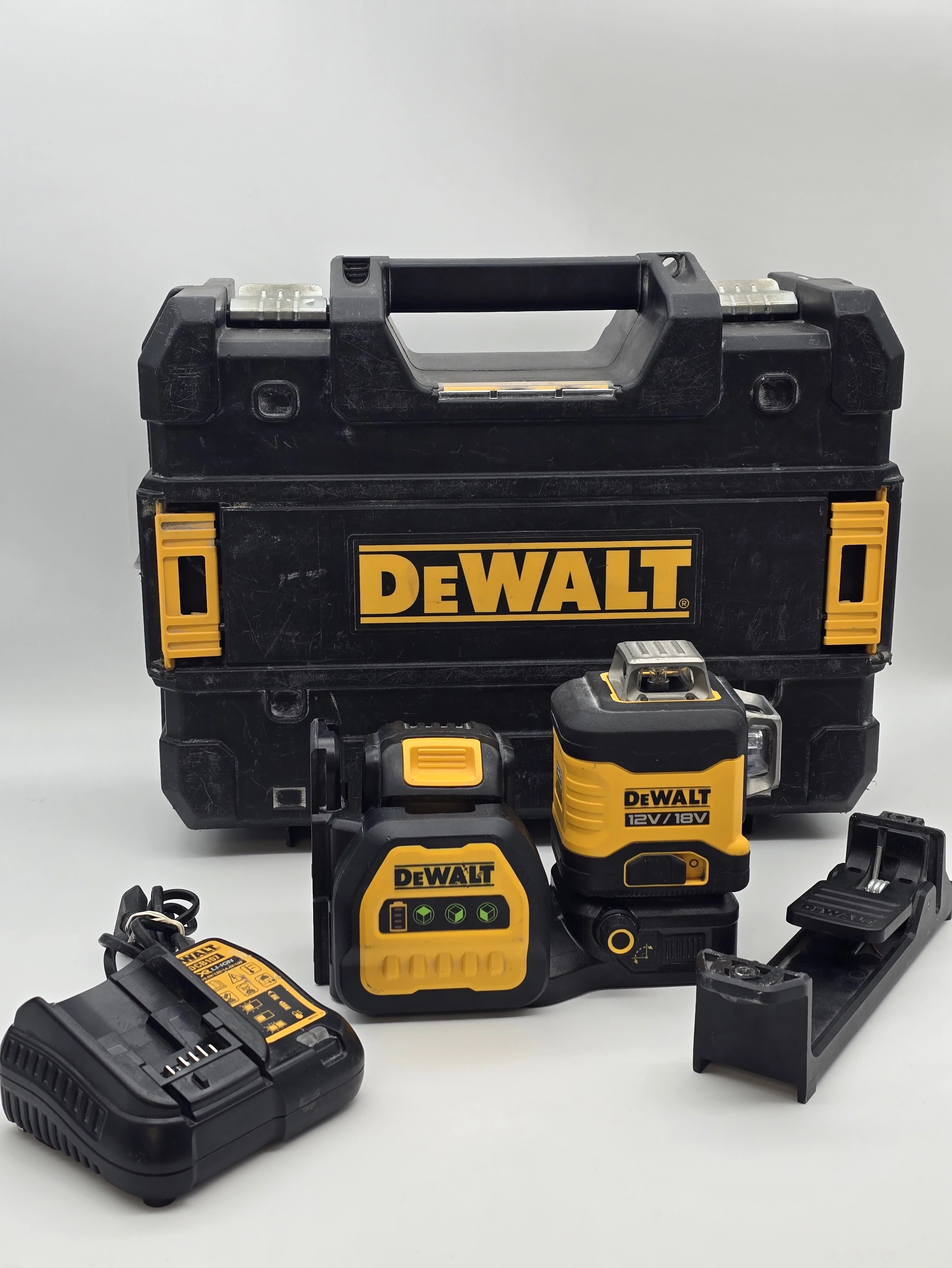laser-dewalt-dce089g18-bateria-dworcowa-2-leszno-gold-fish