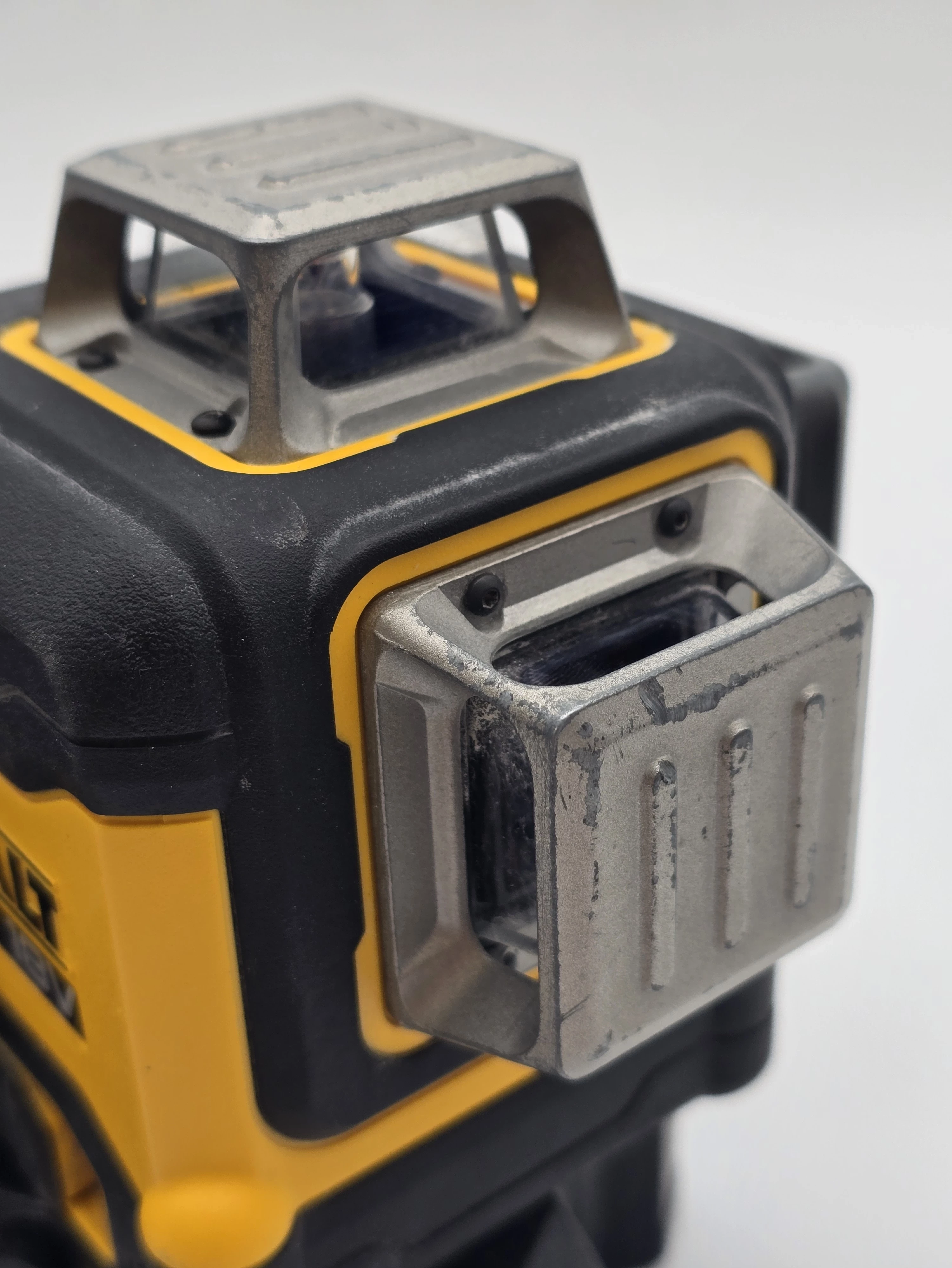 laser-dewalt-dce089g18-bateria-maksymalny-zasieg-pracy-30