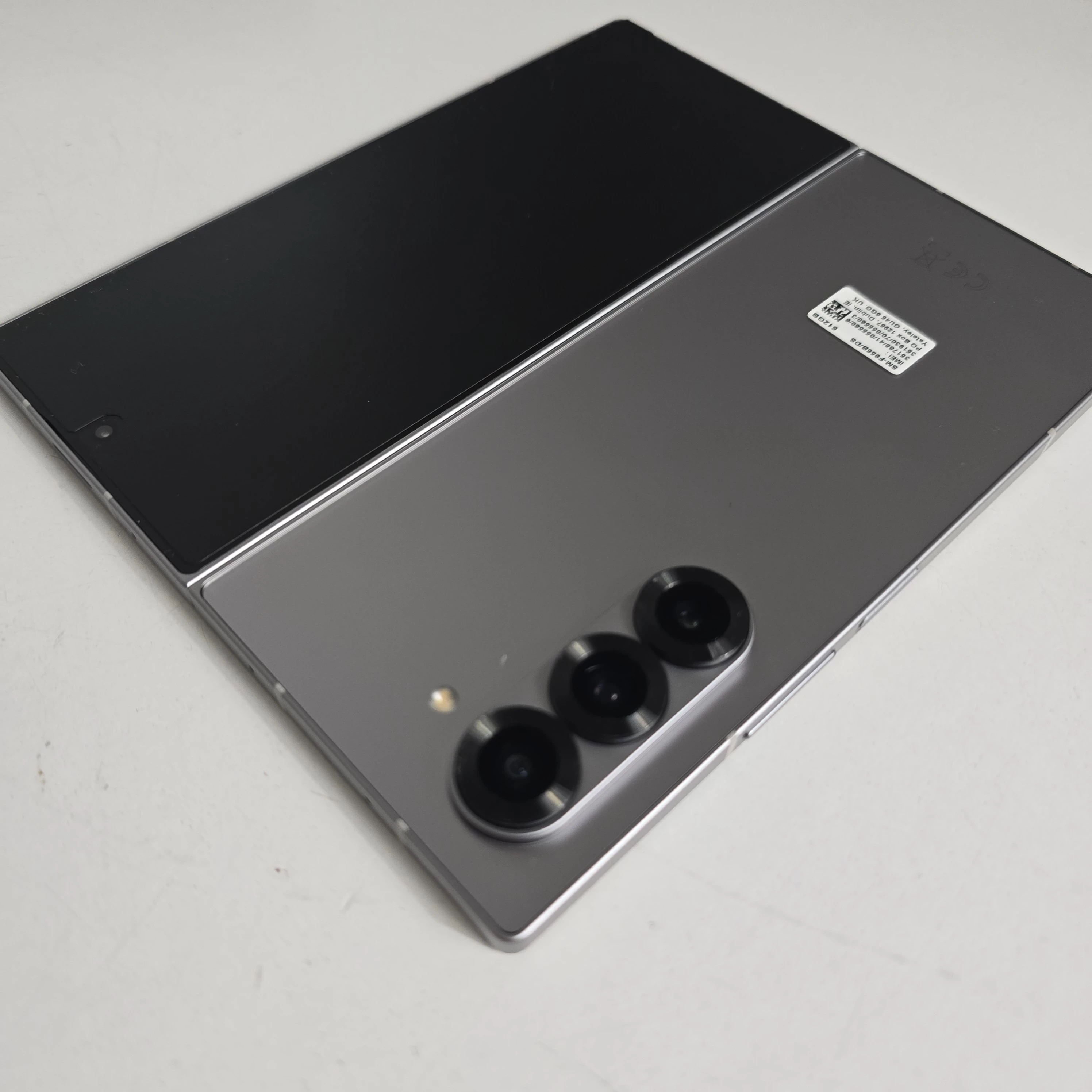 telefon-samsung-galaxy-z-fold-6-kod-producenta-sm-f956bzsceue