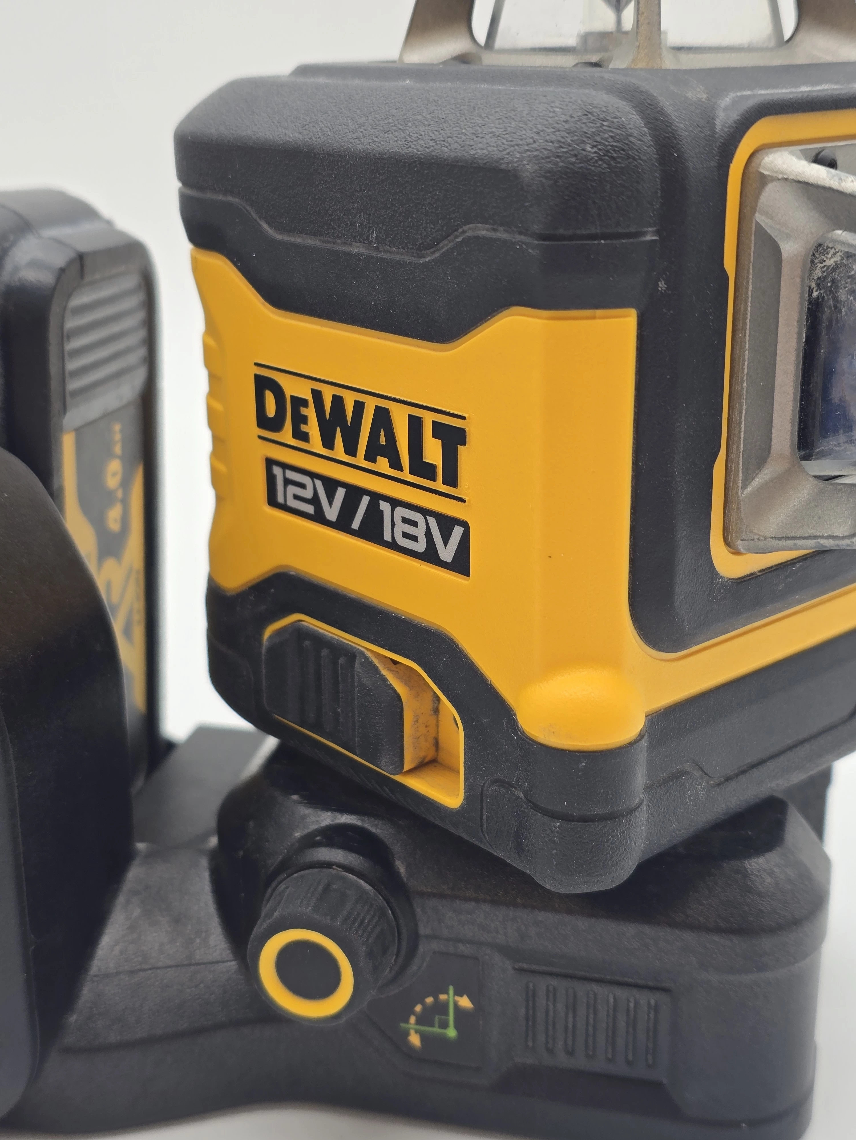 laser-dewalt-dce089g18-bateria-stan-11323-2