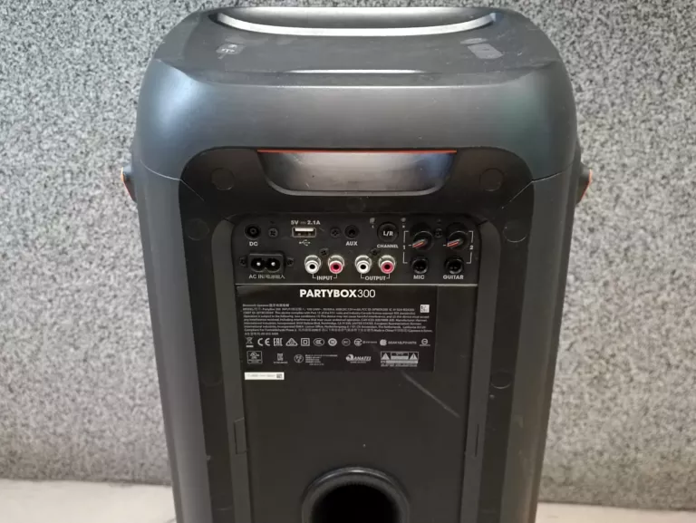 GŁOŚNIK PRZENOŚNY JBL PARTYBOX 300 CZARNY 120 W