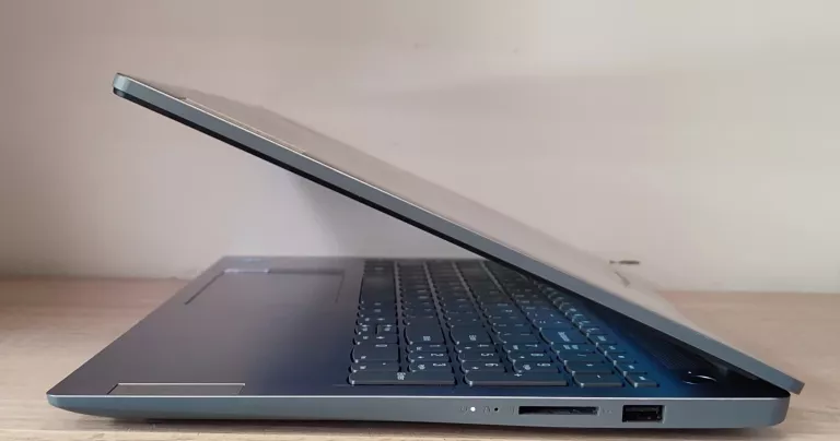 LAPTOP LENOVO IDEAPAD SLIM 3 15,6 SUPER STAN OKAZJA!!