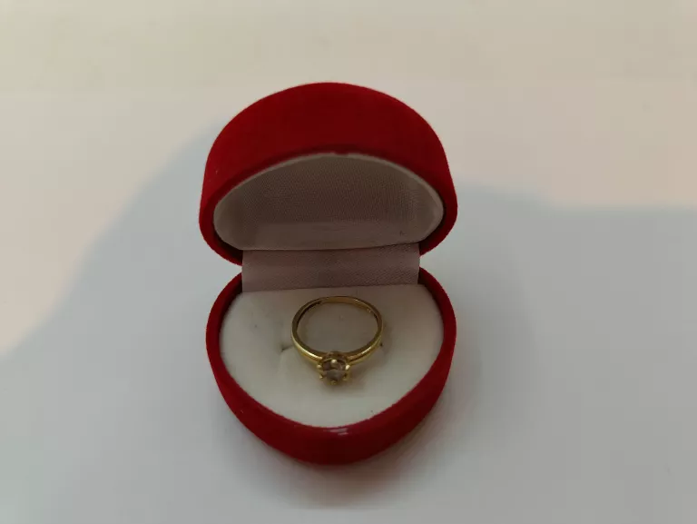UŻYWANY ZŁOTY PIERSCIONEK PR. 585 1.53G R9