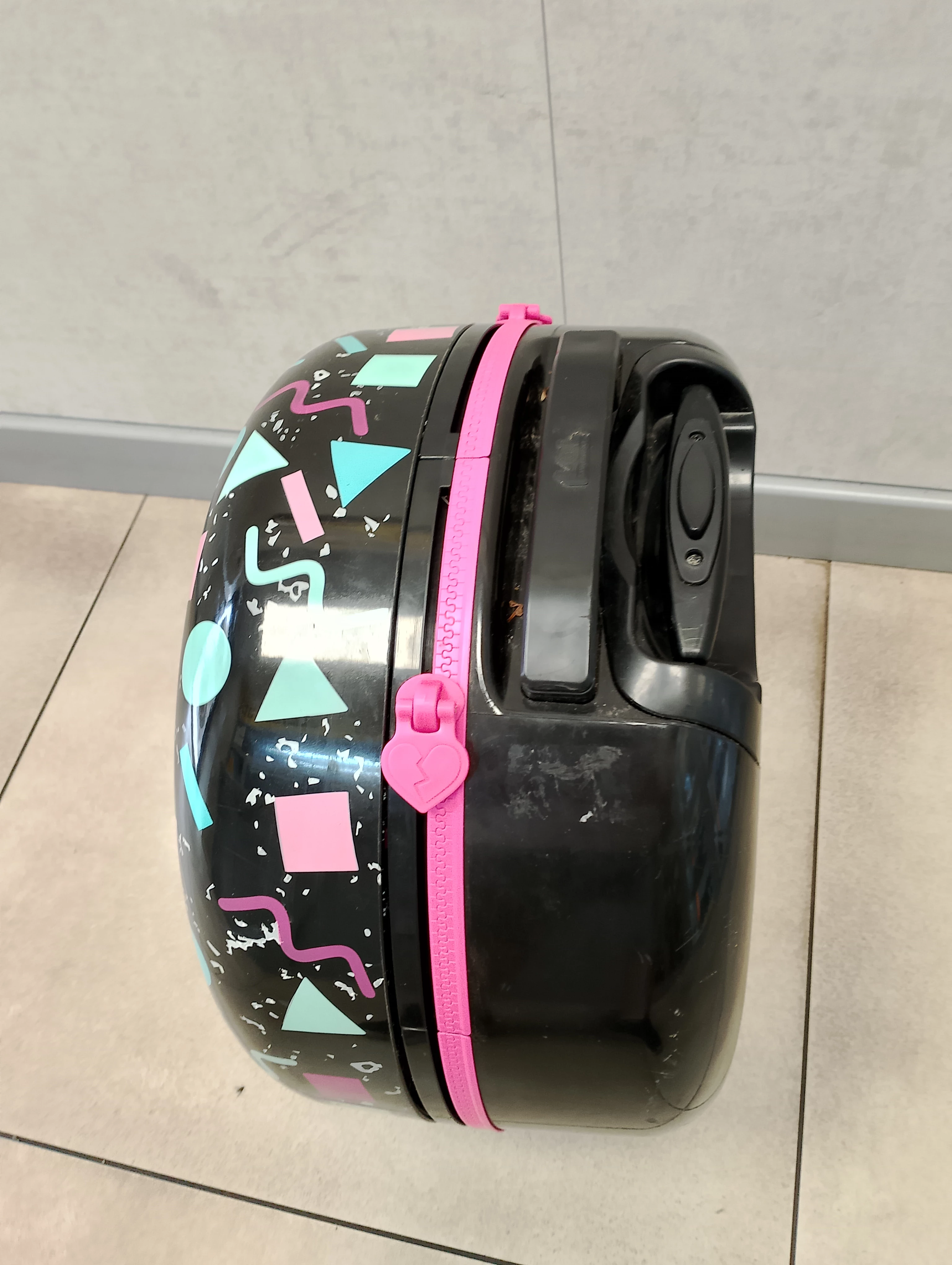 owalna-walizka-organizer-dziewczecy-4020-cm-stan-11323-2