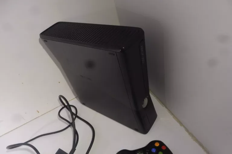 KONSOLA 1439 XBOX + PAD  217GB