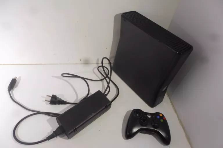 KONSOLA 1439 XBOX + PAD  217GB