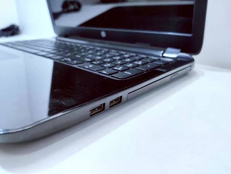 LAPTOP HP 15 AMD E1-2100/4GB/80GB SSD/RADEON HD8210