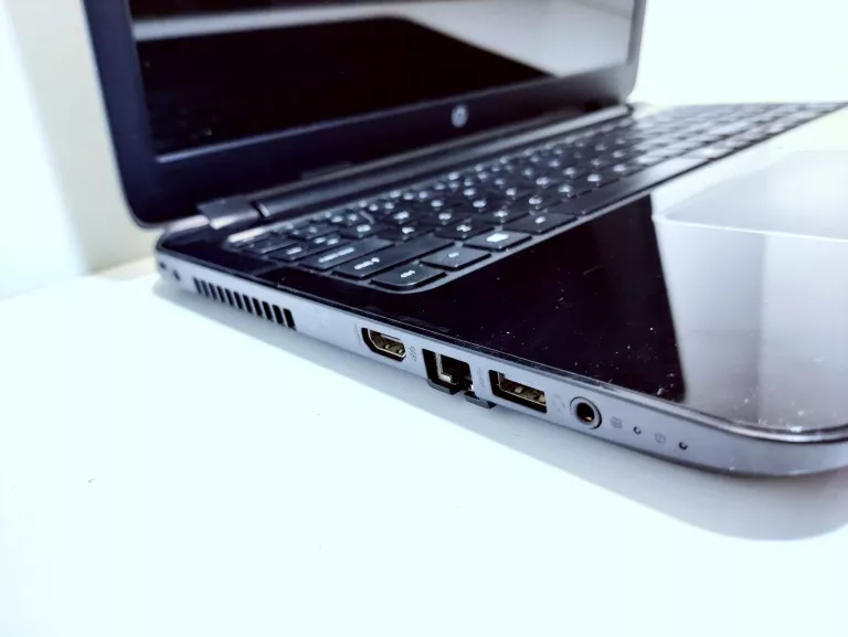 LAPTOP HP 15 AMD E1-2100/4GB/80GB SSD/RADEON HD8210