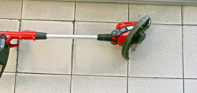 PODKASZARKA AKUMULATOROWA 20 VOLT 2 AH LION 25CM