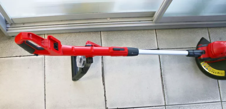 PODKASZARKA AKUMULATOROWA 20 VOLT 2 AH LION 25CM