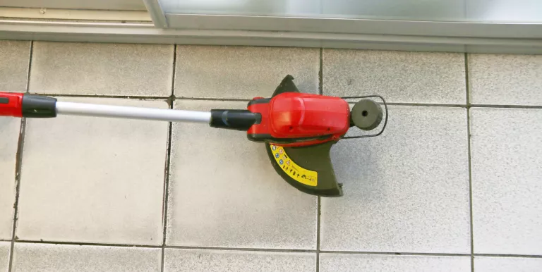 PODKASZARKA AKUMULATOROWA 20 VOLT 2 AH LION 25CM
