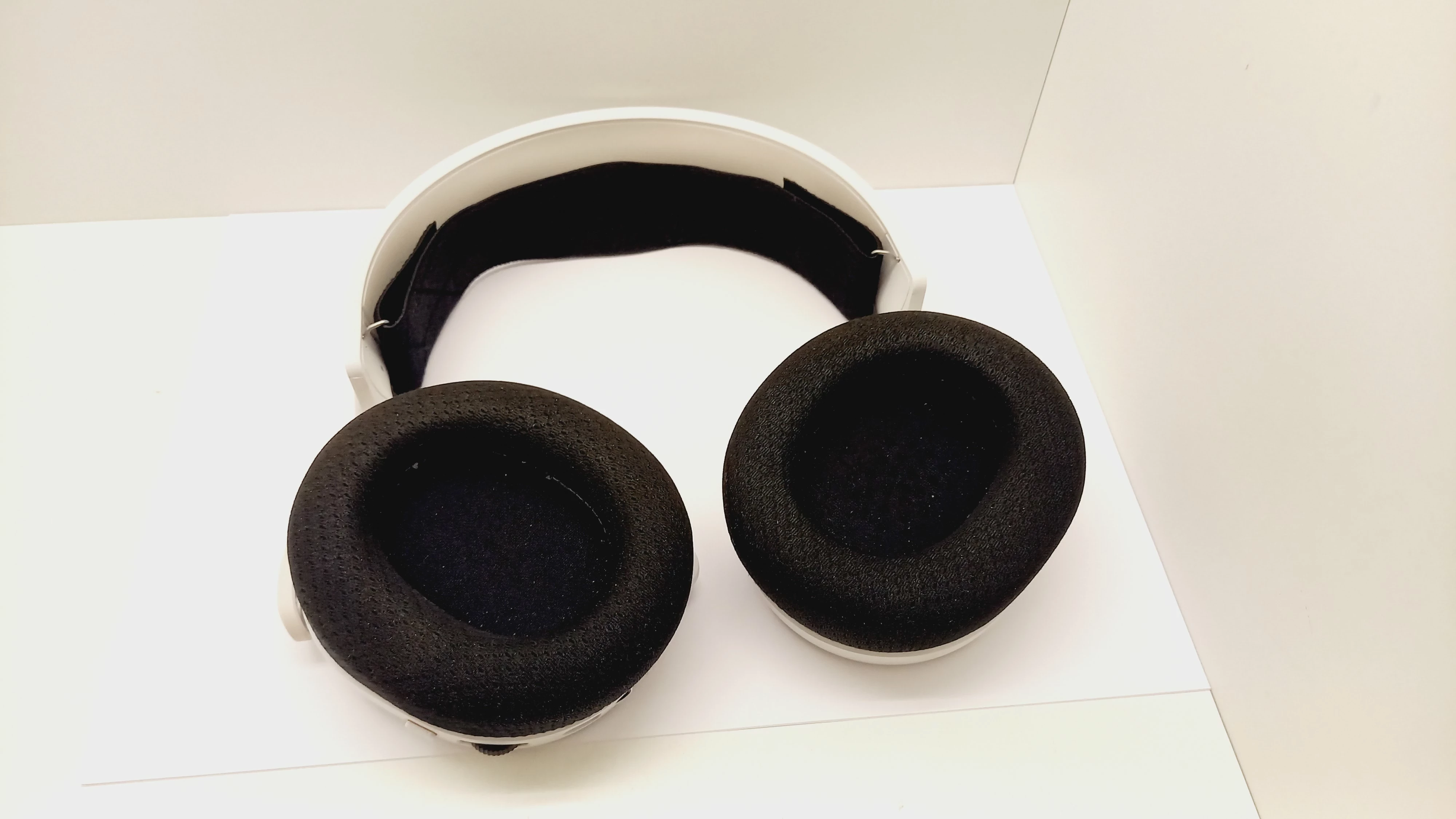 sluchawki-komputerowe-steelseries-arctis-3-biale-kod-producenta-61506