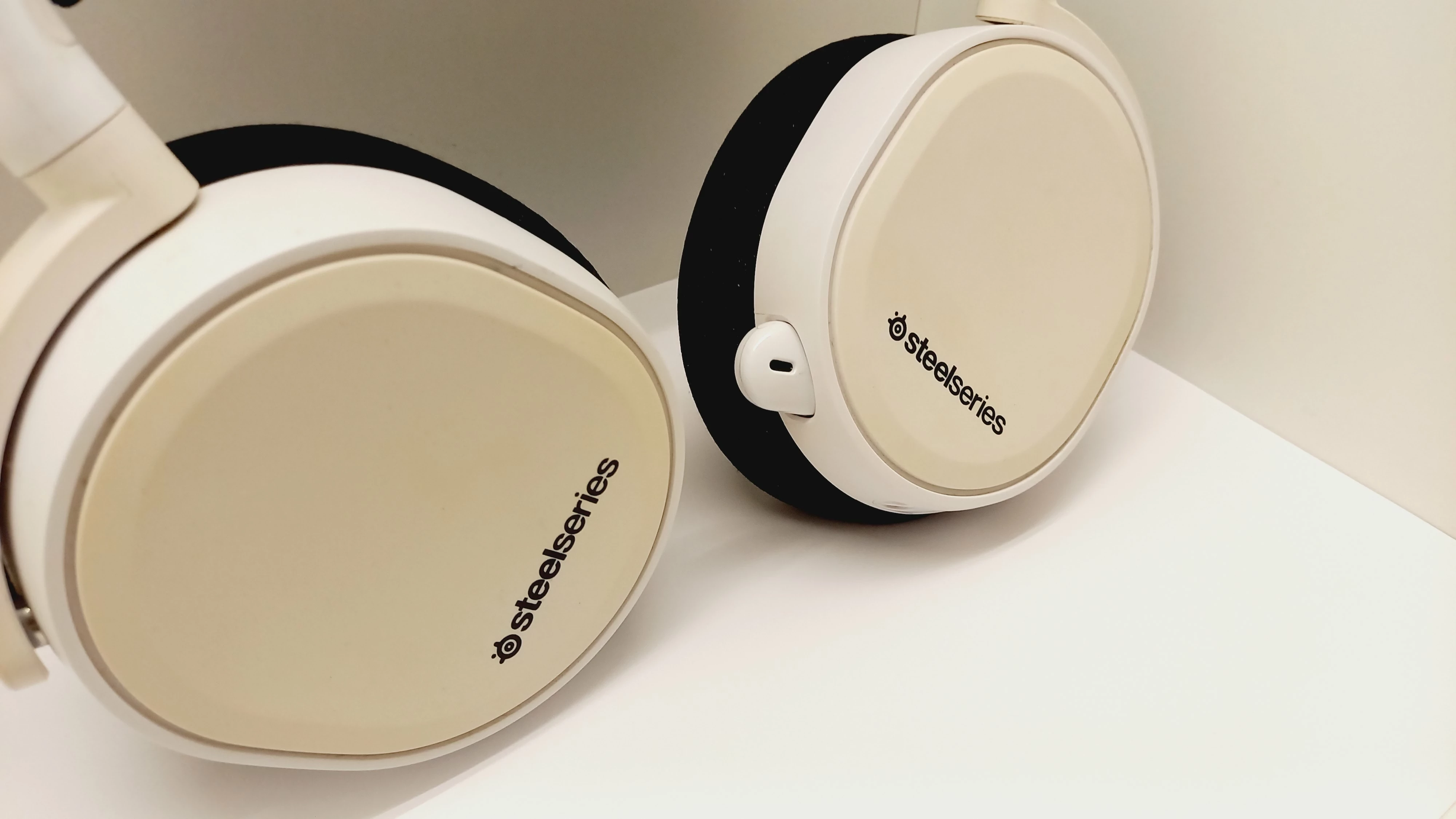 sluchawki-komputerowe-steelseries-arctis-3-biale-ean-gtin-0810052982717