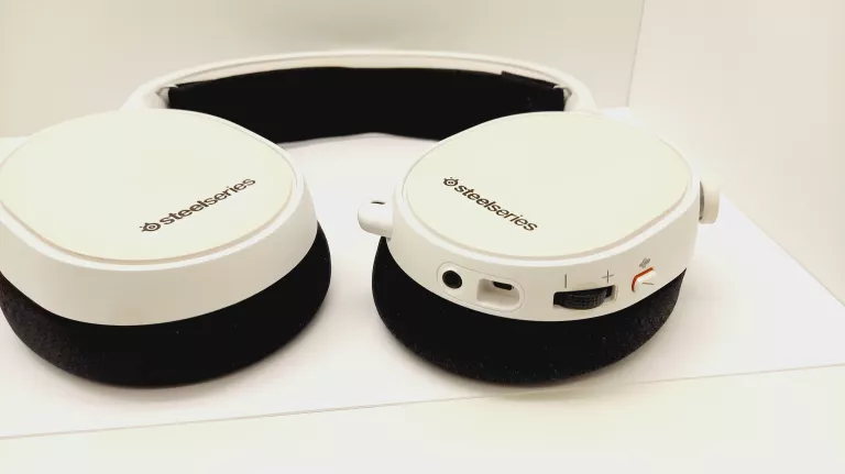 sluchawki-komputerowe-steelseries-arctis-3-biale-stan-11323-2