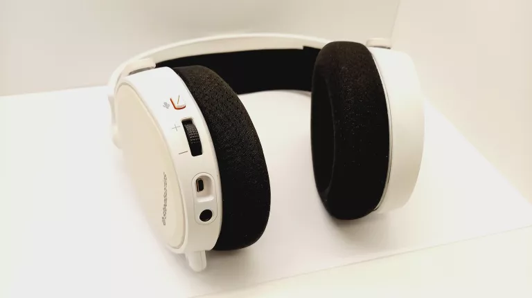 sluchawki-komputerowe-steelseries-arctis-3-biale-kolor-204373-220105