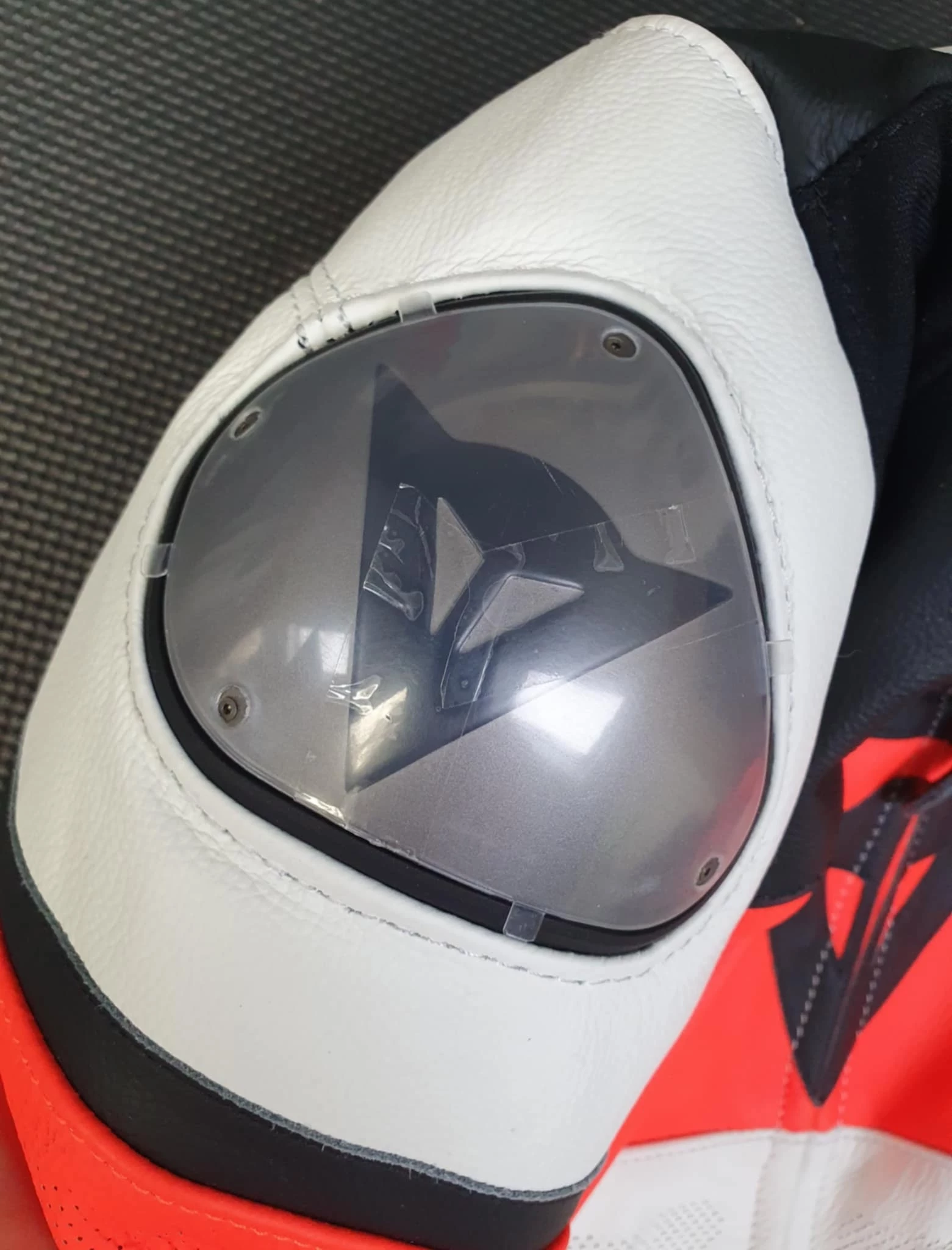 kombinezon-motocyklowy-dainese-imatra-lady-1pc-perforowany-cechy-dodatkowe-226062-2