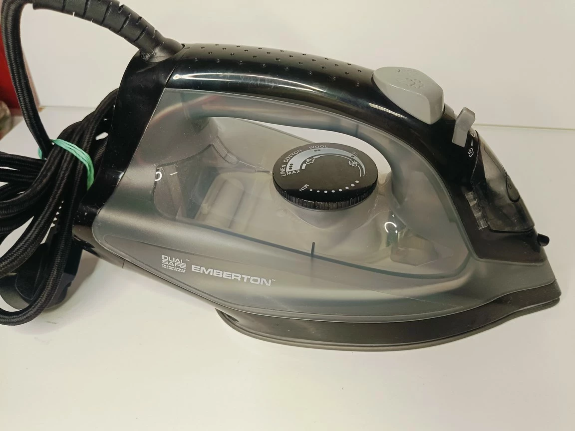 zelazko-parowe-emberton-hertford-1600w-black-moc-280000