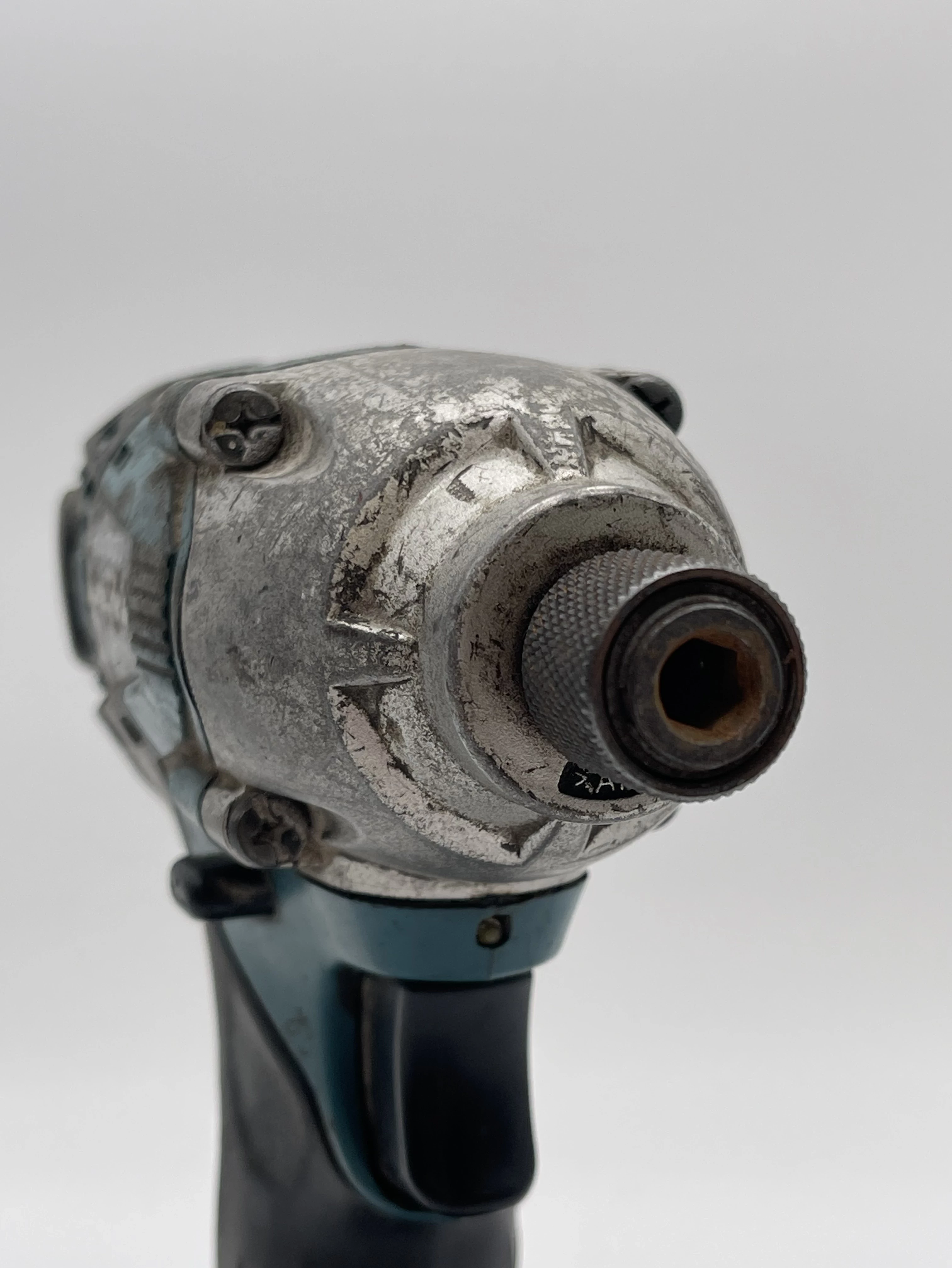 zakretarka-udarowa-makita-td127d-18v-z-bateria-maksymalna-srednica-srub-204653-221309