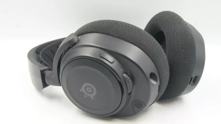 SŁUCHAWKI GAMINGOWE STEELSERIES ARCTIS NOVA 7 IGŁA BEZPRZEWODOWE