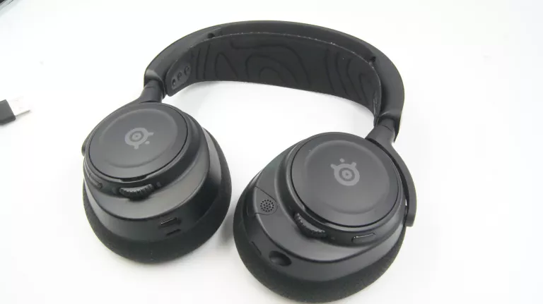 SŁUCHAWKI GAMINGOWE STEELSERIES ARCTIS NOVA 7 IGŁA BEZPRZEWODOWE