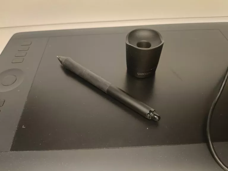 TABLET GRAFICZNY WACOM INTUOS PRO M PTH-651 + RYSIK I STOJAK
