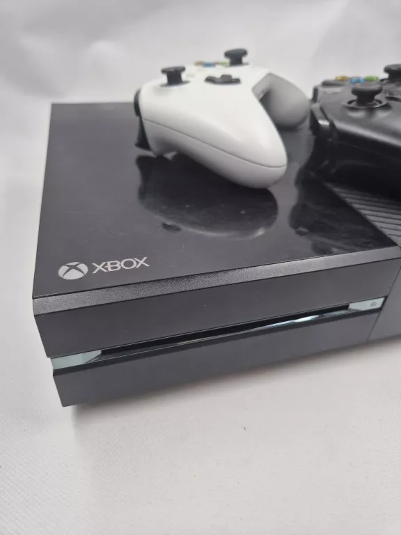 KONSOLA XBOX ONE 500GB 2 PADY