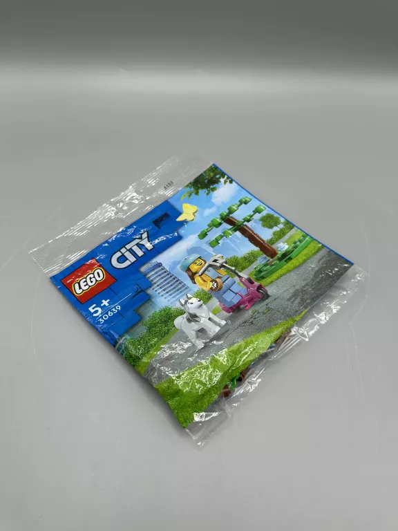 LEGO CITY 30639 WYBIEG DLA PSÓW I HULAJNOGA