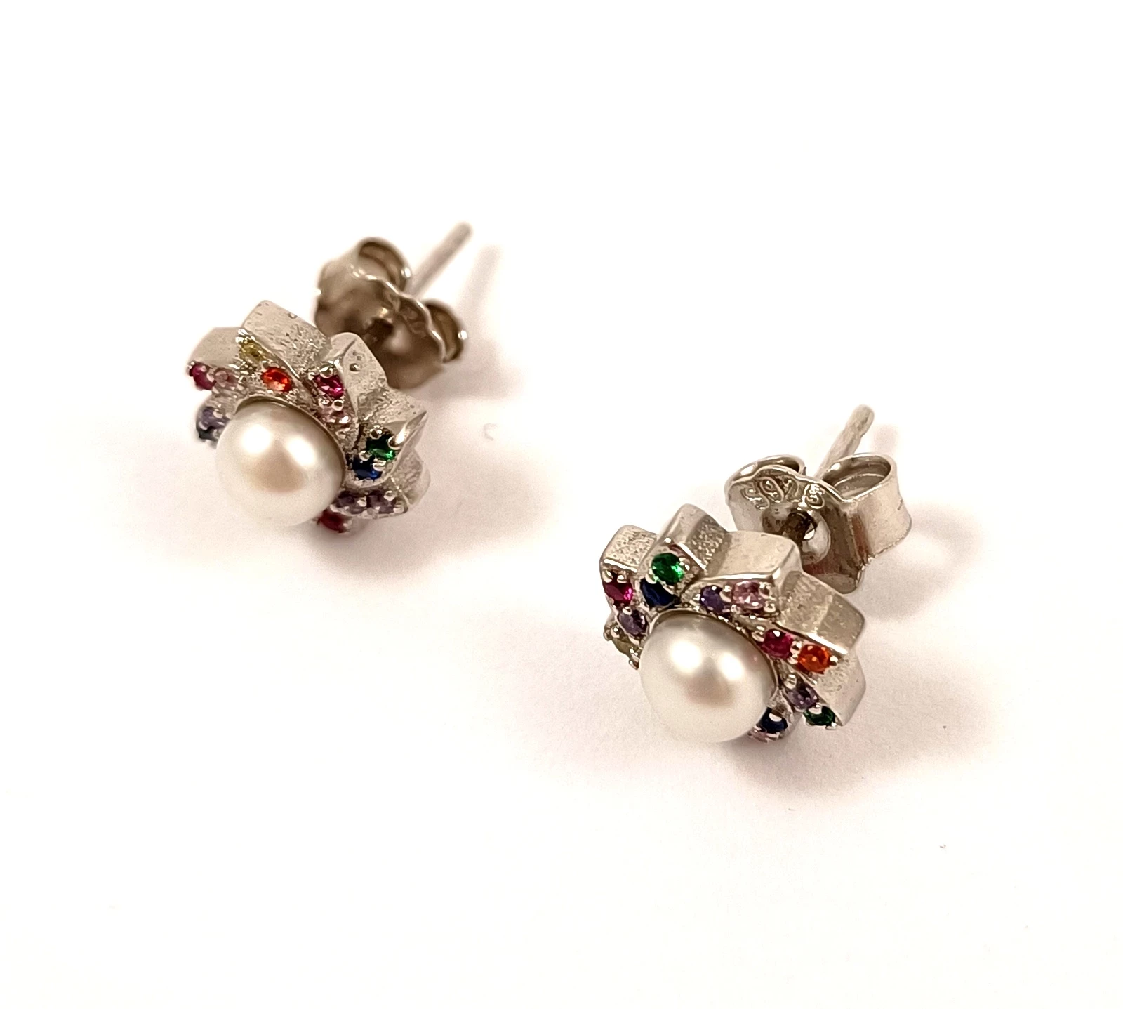 srebrne-kolczyki-sztyft-kwiat-z-perelka-kolorowe-cyrkonie-925-stan-11323-238058