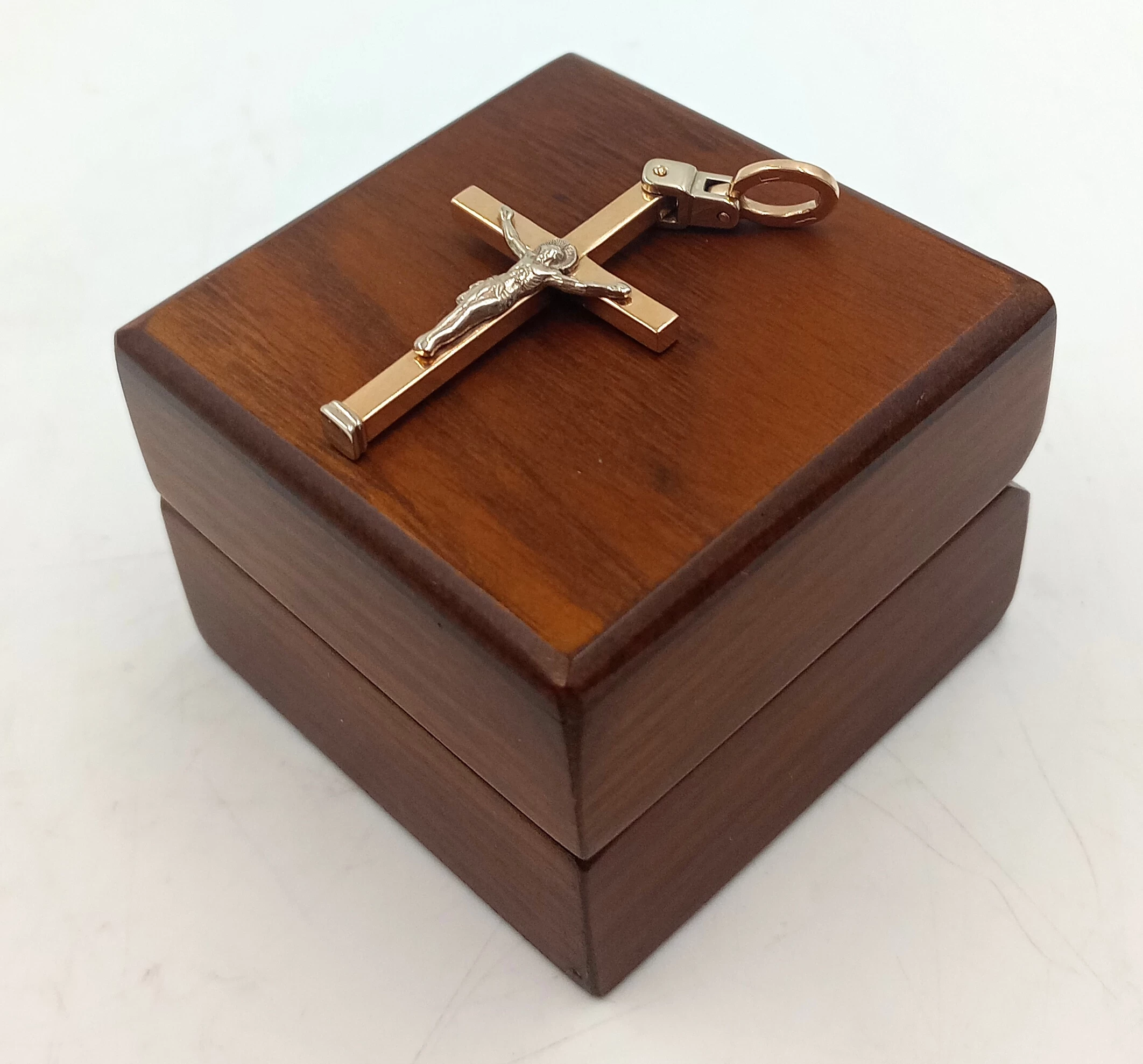 okazala-zlota-zawieszka-krzyz-585770g-marka-226434-1704211