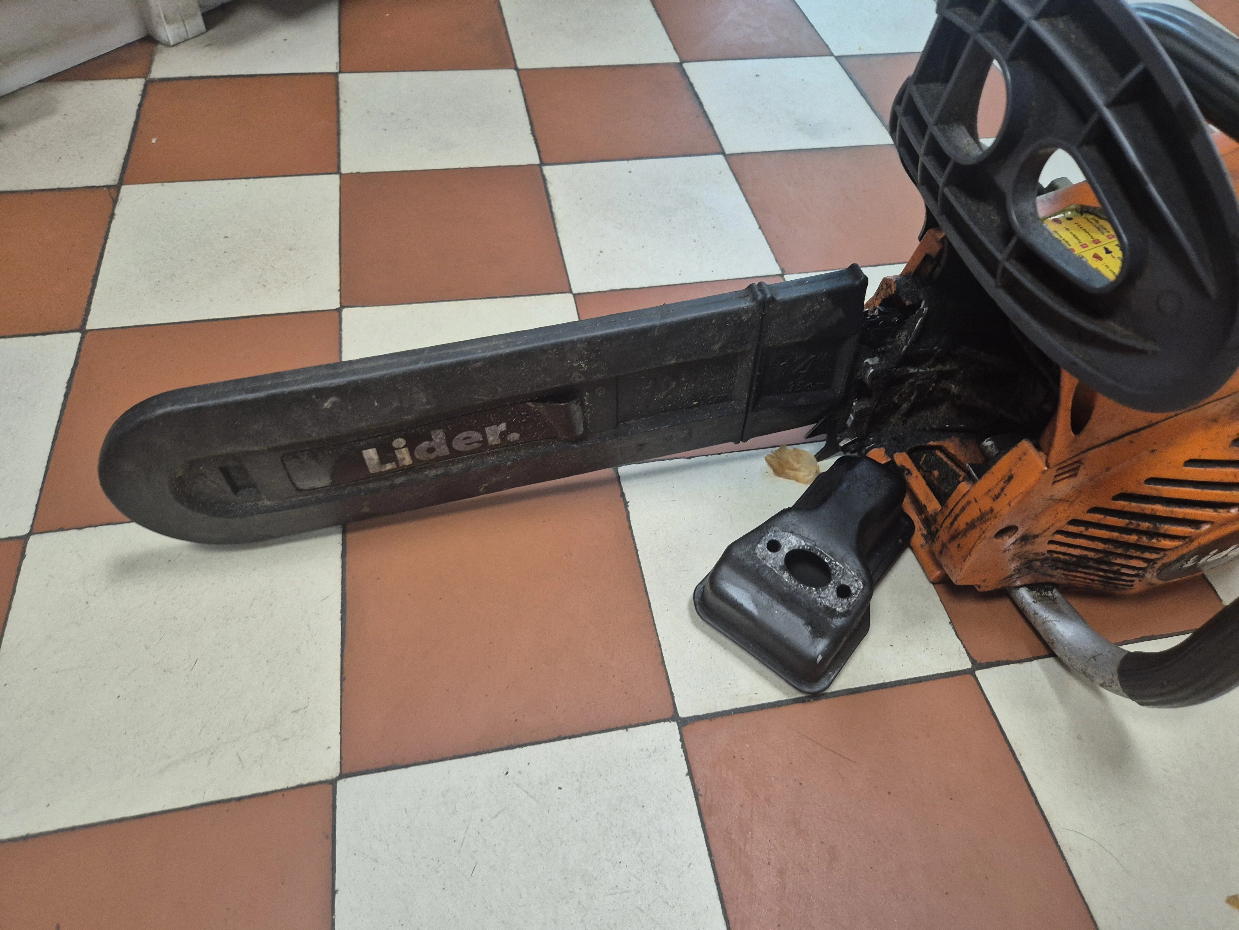 pila-spalinowa-lider-na-uszkodozna-na-czesci-ean-gtin-5903357104696