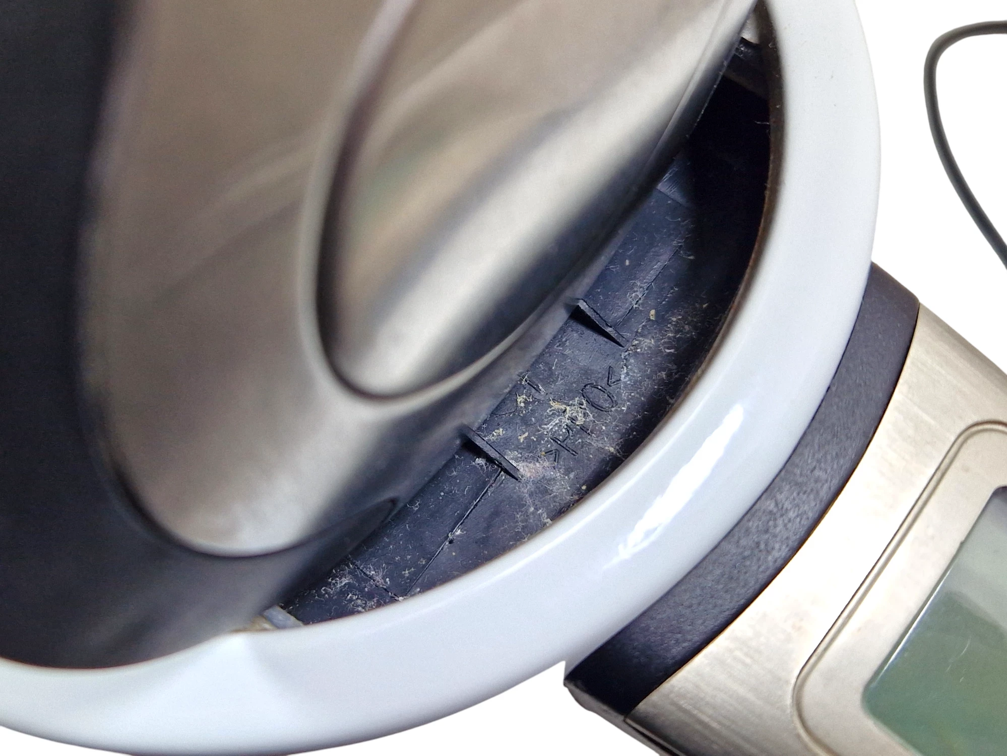 czajnik-philco-phwk-2001-2400w-bialy-material-205049-1