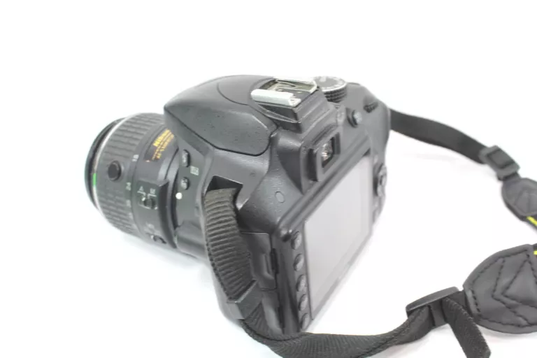 APARAT NIKON D3300 + OBIEKTYW 18-105MM +ETUI + ŁADOWARKA