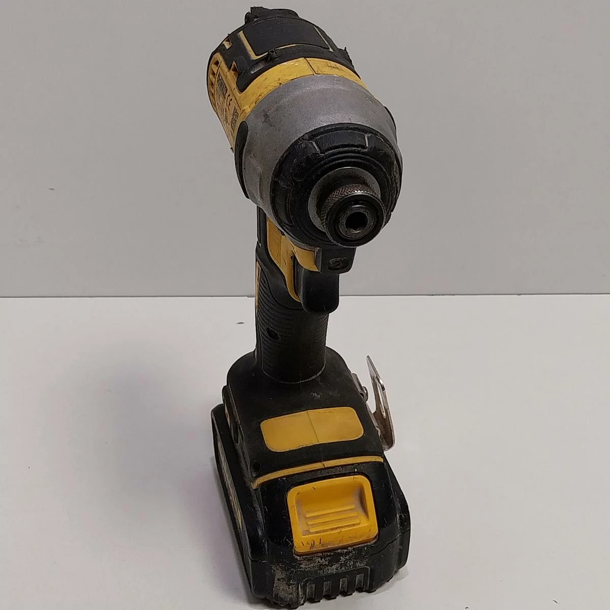 zakretarka-udarowa-dewalt-dcf787-opis-stan-11323-2