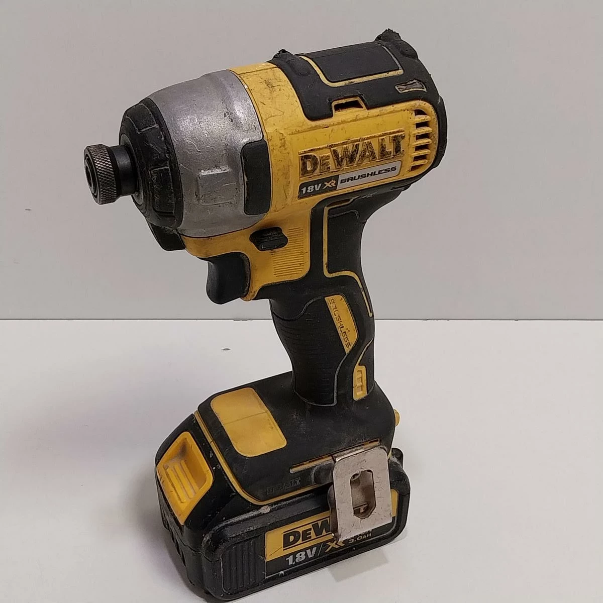 zakretarka-udarowa-dewalt-dcf787-opis-osiedle-centrum-d1-krakow